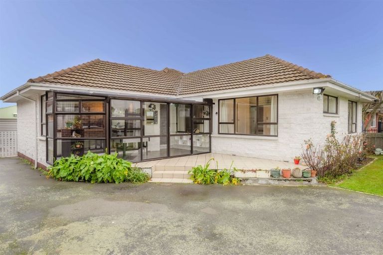 Photo of property in 132 Avonhead Road, Avonhead, Christchurch, 8042