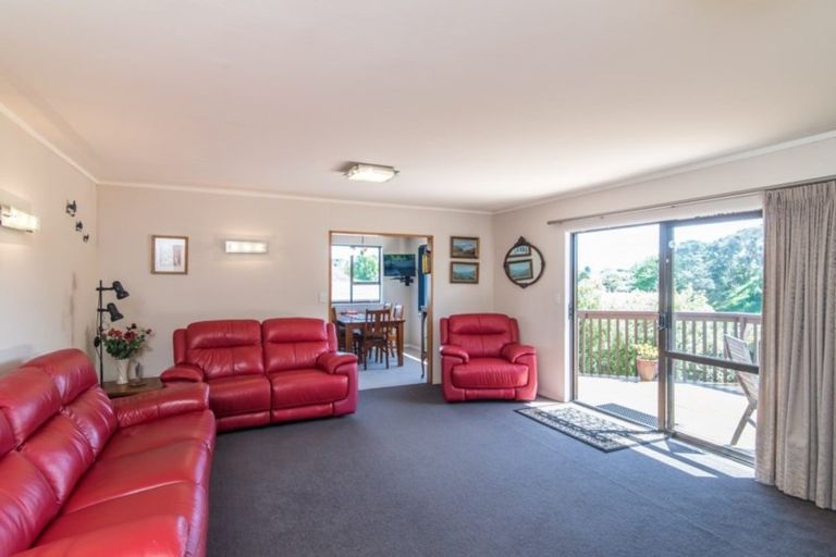 Photo of property in 16 Nugget Grove, Raumati Beach, Paraparaumu, 5032