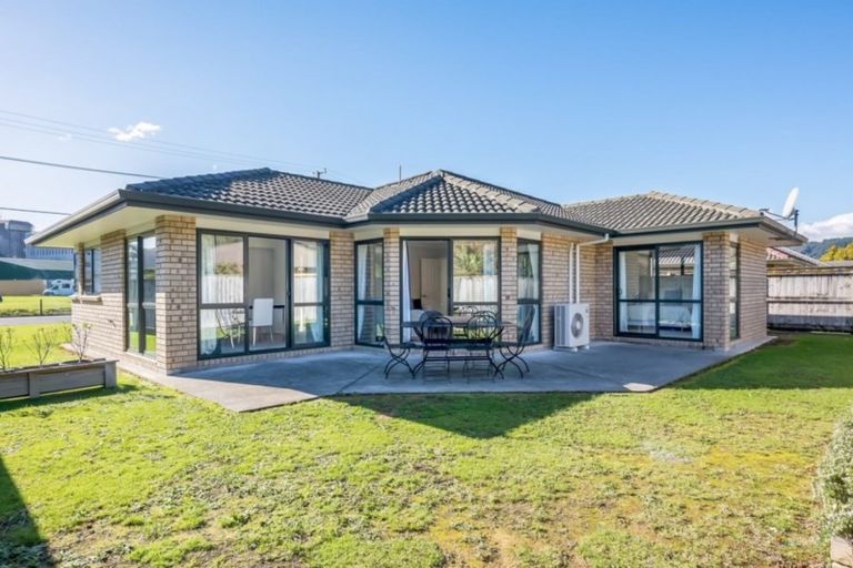 Photo of property in 24 Pinehill Crescent, Trentham, Upper Hutt, 5018