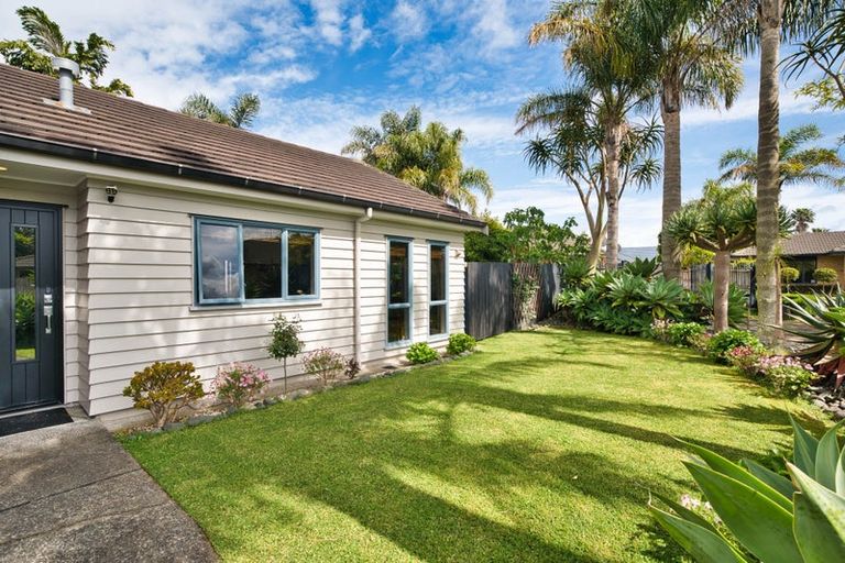 Photo of property in 76 Lothian Brae, Wattle Downs, Auckland, 2103
