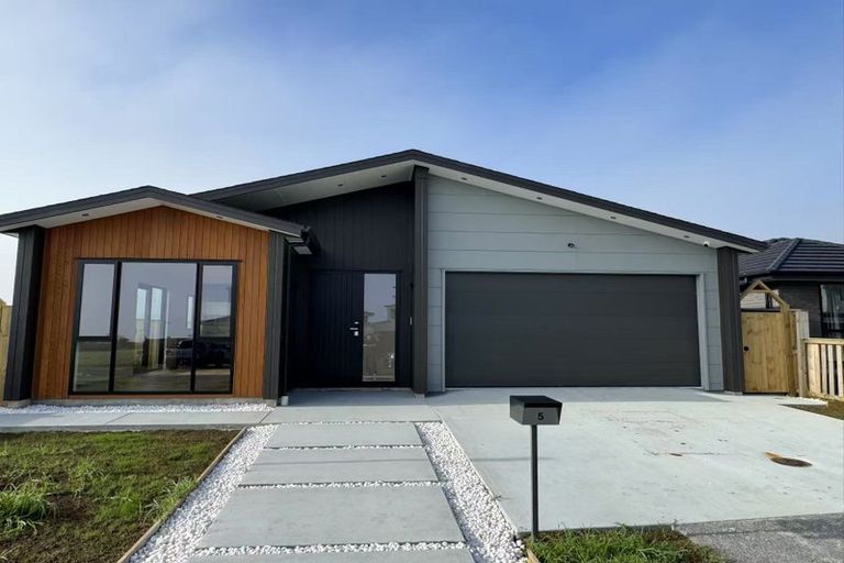 Photo of property in 5 Ritetai Street, Clarks Beach, 2122