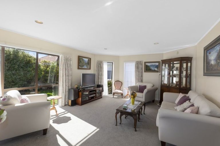 Photo of property in 2/72 Trafalgar Street, Waterloo, Lower Hutt, 5011