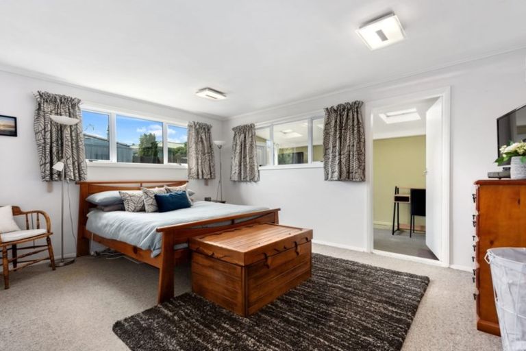 Photo of property in 1 Hawthorn Crescent, Stokes Valley, Lower Hutt, 5019