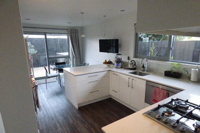 Photo of property in 111 Weston Road, St Albans, Christchurch, 8052