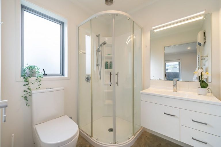 Photo of property in 14 Passchendaele Grove, Trentham, Upper Hutt, 5018