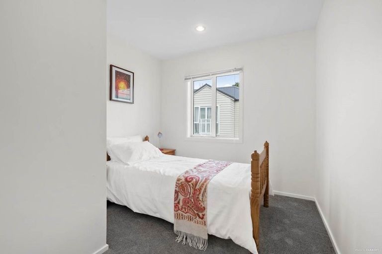 Photo of property in 7/30 John Jennings Drive, Oteha, Auckland, 0632