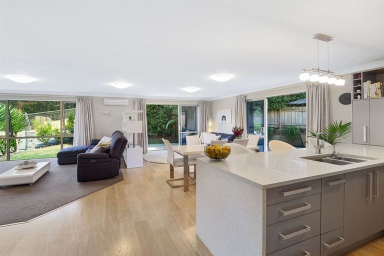 Photo of property in 39 Namsan Close, Fairview Heights, Auckland, 0632