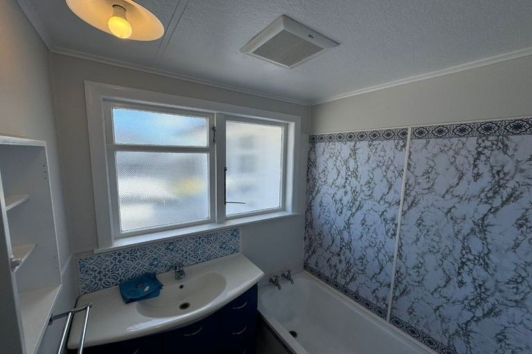 Photo of property in 56 Kelwyn Road, Kelston, Auckland, 0602