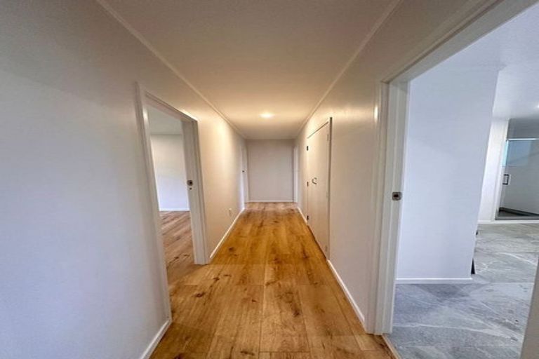 Photo of property in 58 Oreil Avenue, West Harbour, Auckland, 0618