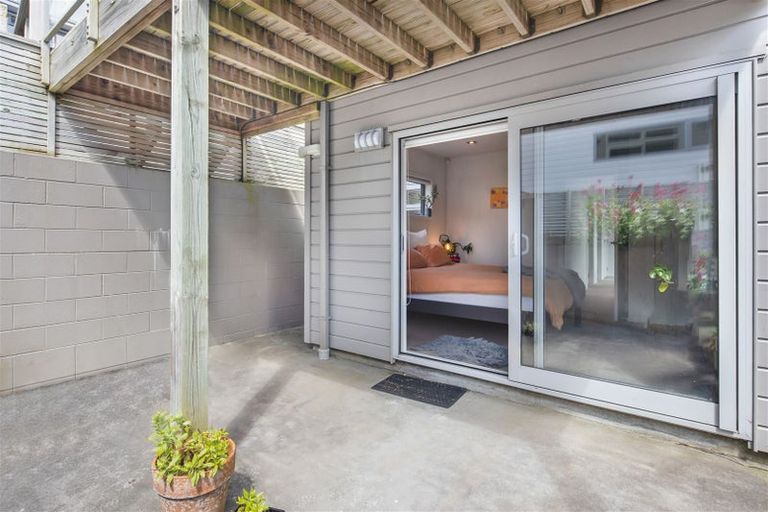 Photo of property in 2 Lakshmi Place, Khandallah, Wellington, 6035