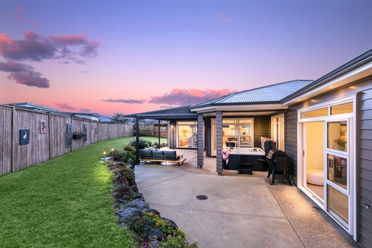 Photo of property in 22 Malbec Place, Huapai, Kumeu, 0810