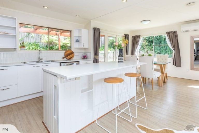 Photo of property in 1/62 Stapleford Crescent, Browns Bay, Auckland, 0630