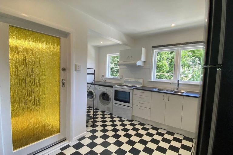 Photo of property in 64 Newlands Road, Newlands, Wellington, 6037