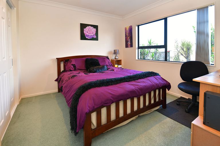 Photo of property in 8 Waldorf Crescent, Orewa, 0931