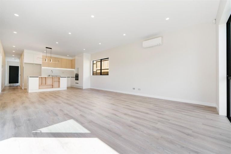 Photo of property in 42 Whakairo Crescent, Gulf Harbour, Whangaparaoa, 0930