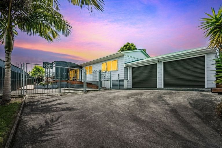 Photo of property in 122 Moire Road, West Harbour, Auckland, 0618