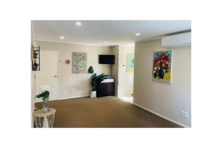 Photo of property in 53 Barbados Drive, Unsworth Heights, Auckland, 0632