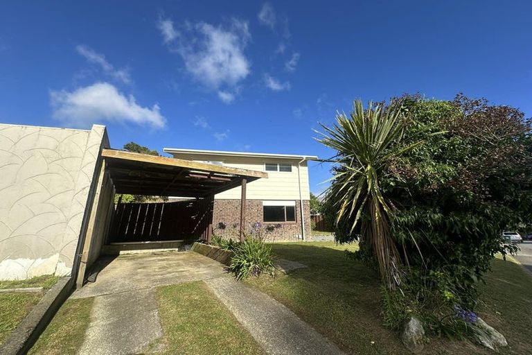 Photo of property in 72 Field Street, Silverstream, Upper Hutt, 5019