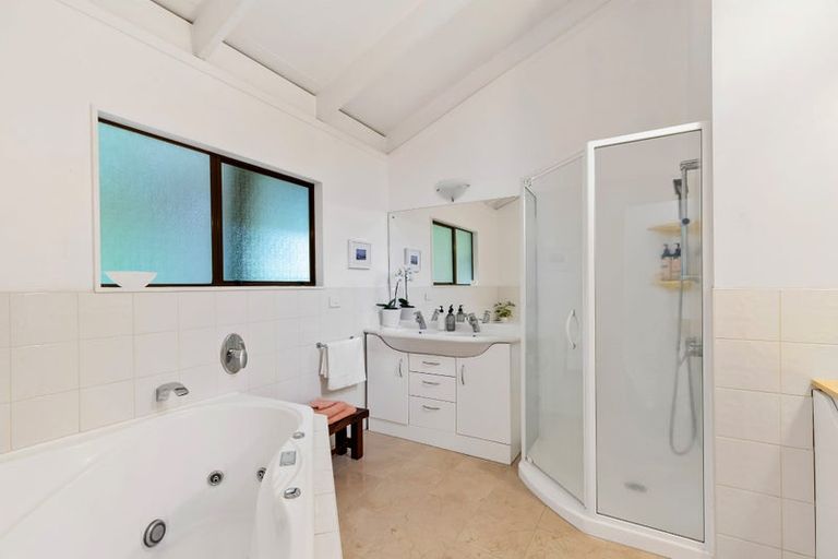 Photo of property in 14 Glenelg Road, Red Beach, 0932