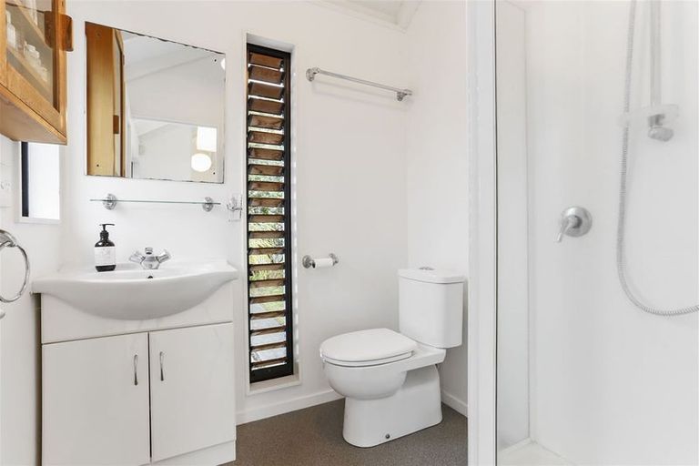 Photo of property in 58 Gladstone Road, Northcote, Auckland, 0627