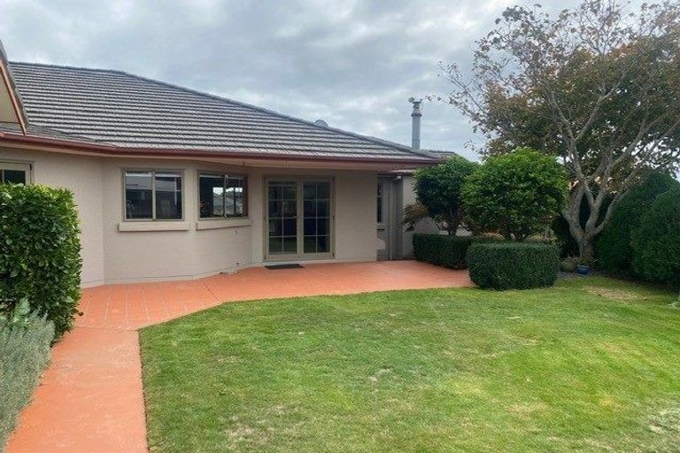 Photo of property in 11 Shelter Grove, Frankleigh Park, New Plymouth, 4310