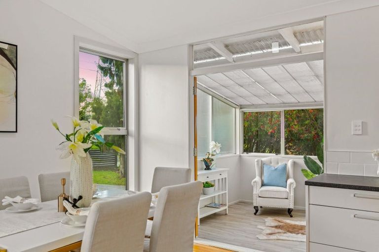 Photo of property in 18 Waimumu Road, Massey, Auckland, 0614