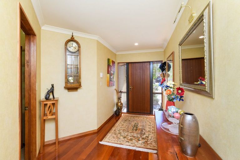 Photo of property in 11 La Lena Grove, Fitzherbert, Palmerston North, 4410