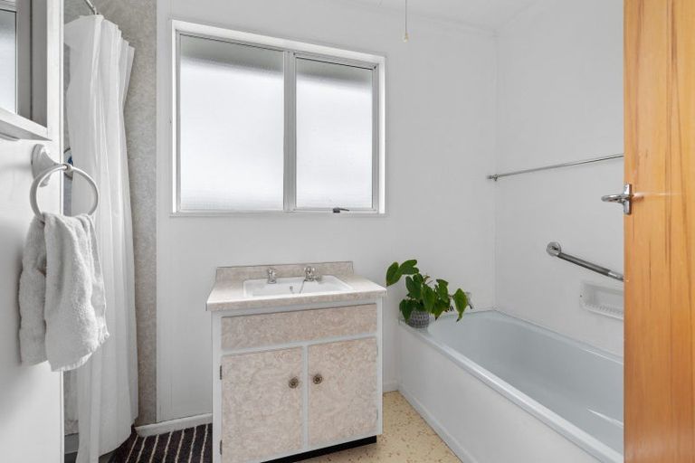 Photo of property in 6a Tait Place, Carterton, 5713