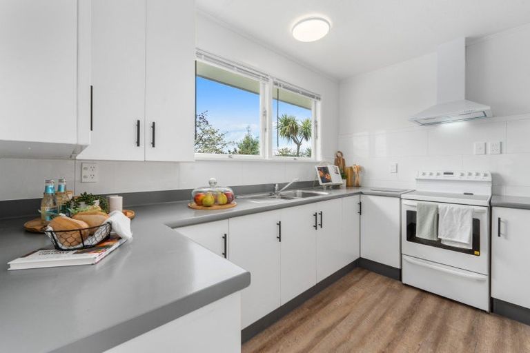 Photo of property in 18 Norwich Place, Awapuni, Palmerston North, 4412