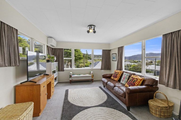 Photo of property in 21 Holland Street, Wainuiomata, Lower Hutt, 5014