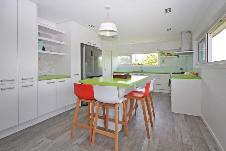 Photo of property in 2/3 County Road, Torbay, Auckland, 0630