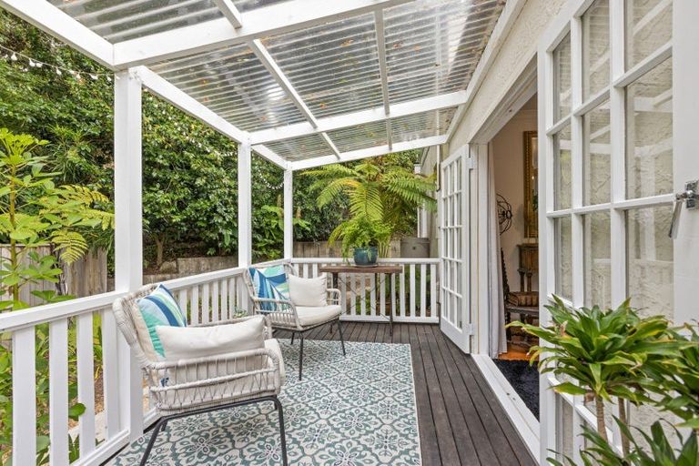 Photo of property in 6 Ormond Road, Hospital Hill, Napier, 4110