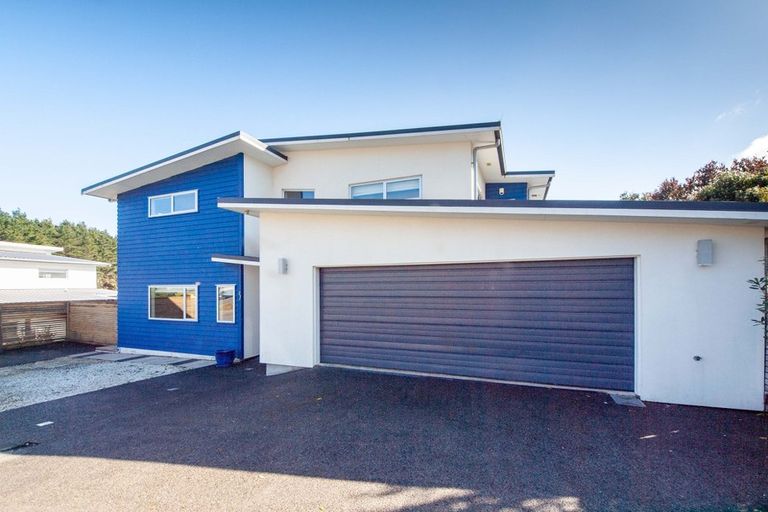 Photo of property in 3 Sedgley Grove, Churton Park, Wellington, 6037