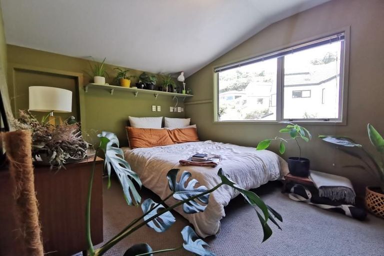 Photo of property in 41 Dress Circle, Newlands, Wellington, 6037