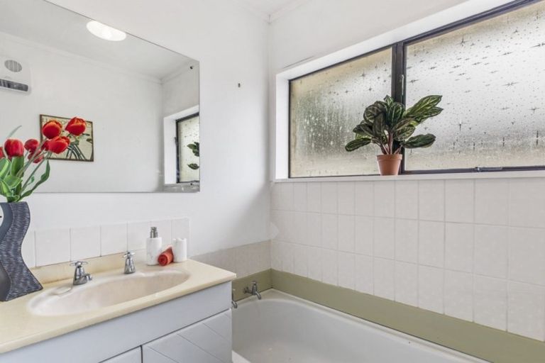 Photo of property in 49a Great South Road, Takanini, 2112