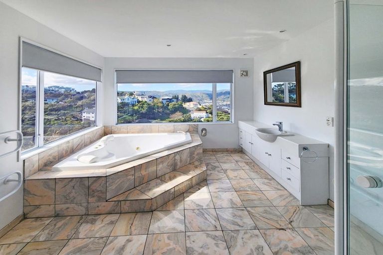 Photo of property in 75 Viewmont Drive, Harbour View, Lower Hutt, 5010