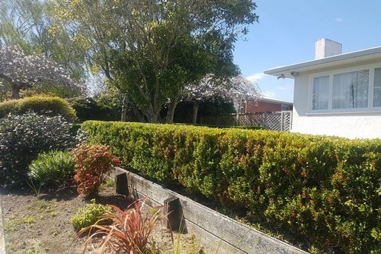 Photo of property in 2 Luton Street, Hokowhitu, Palmerston North, 4410