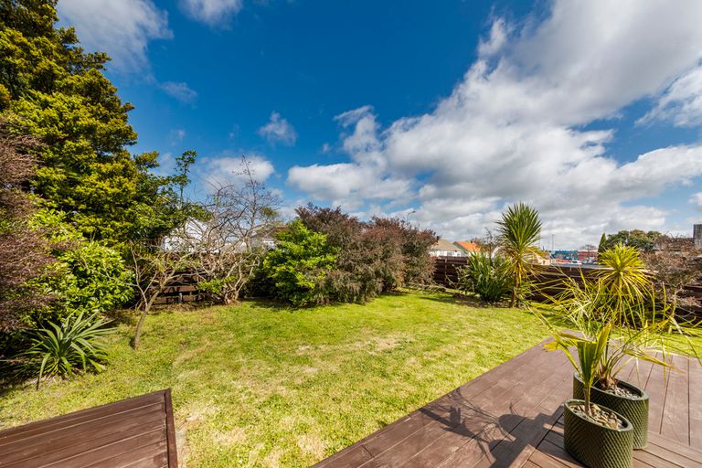 Photo of property in 15 Tyndall Street, Palmerston North, 4414