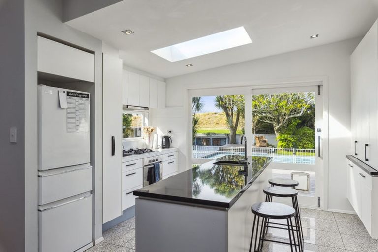 Photo of property in 36 Golf Road, Paraparaumu Beach, Paraparaumu, 5032