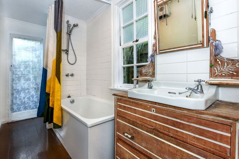 Photo of property in 24 Cunningham Terrace, Lyttelton, 8082