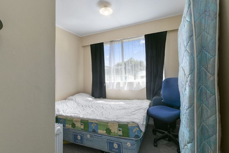 Photo of property in 15b Pencarrow Crescent, Wainuiomata, Lower Hutt, 5014