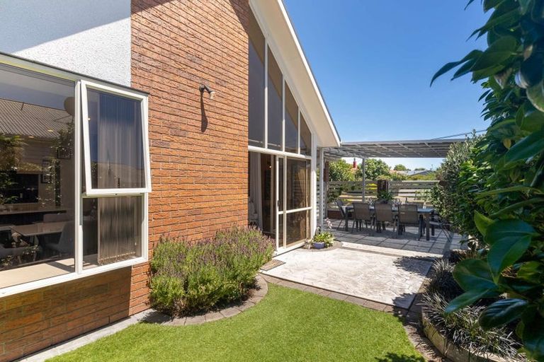 Photo of property in 72 Balrudry Street, Avonhead, Christchurch, 8042