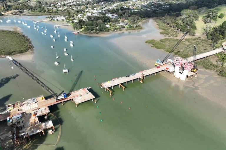 Photo of property in 1366 Whangaparaoa Road, Army Bay, Whangaparaoa, 0930