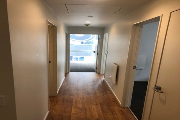 Photo of property in 1/2 Torrens Terrace, Mount Cook, Wellington, 6011