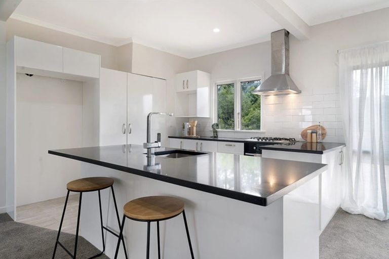 Photo of property in 1/81a Woodglen Road, Glen Eden, Auckland, 0602