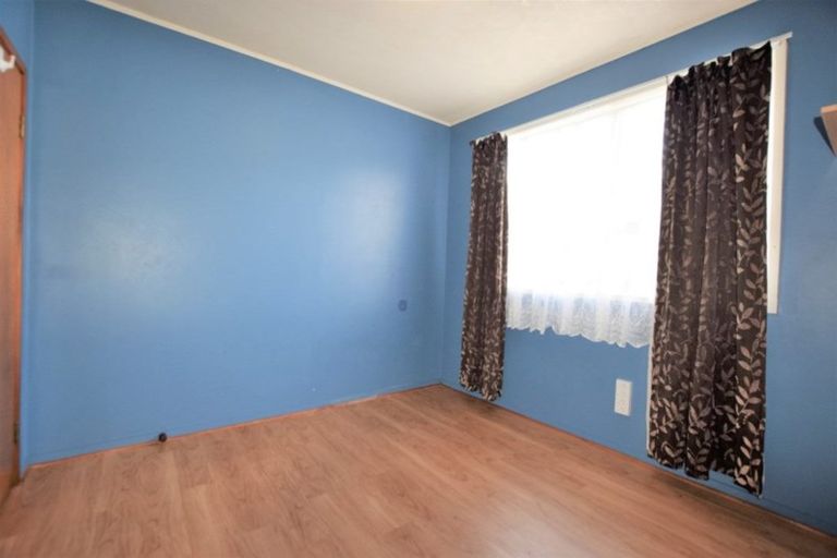 Photo of property in 38 Larissa Avenue, Henderson, Auckland, 0610