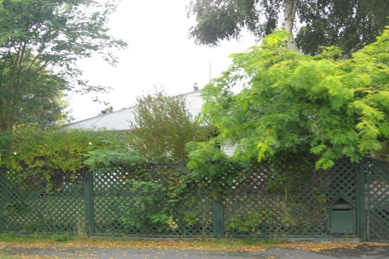 Photo of property in 8 Bideford Place, Dallington, Christchurch, 8061