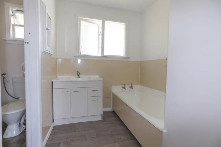 Photo of property in 8 Lochee Road, Upper Riccarton, Christchurch, 8041