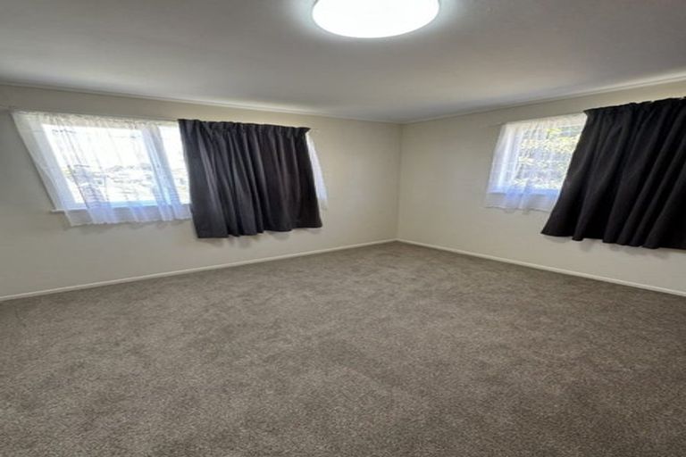 Photo of property in 1/15 Mcleod Road, Henderson, Auckland, 0612