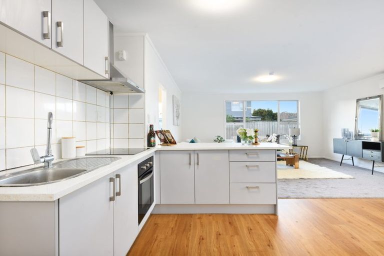 Photo of property in 31 Universal Drive, Henderson, Auckland, 0610